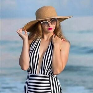 Peter Grimm Ashley Wire Rim Oversized Packable Raffia Sun Hat. EUC. One Size